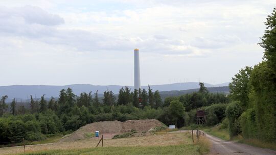 Sichtbarer Baufortschritt: Eine Höhe von 83 Metern hat das erste Welteroder Windkraftrad bereits erreicht. Sichtbarer Baufortschritt: Eine Höhe von 83 Metern hat das erste Welteroder Windkraftrad bereits erreicht.