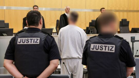 Prozess um Politiker-Todeslisten