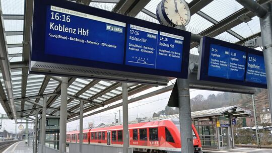 Im Bahnhof Remagen: Wegen Instandhaltungsarbeiten auf der Strecke zwischen Köln und Mainz müssen sich Bahnkunden auf Einschränku
