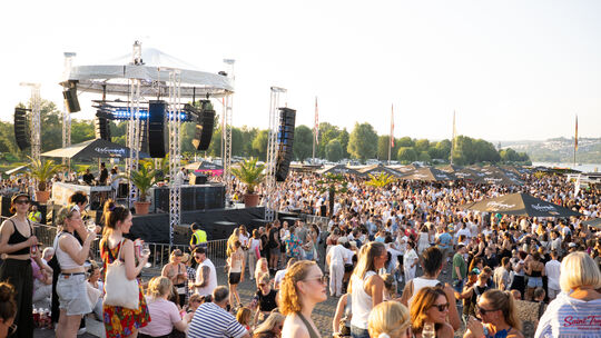 Das Eventgelände von Electronic Wine in Koblenz war bereits am frühen Samstagabend komplett gefüllt.