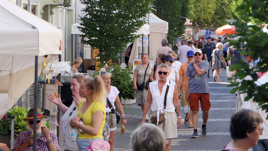 Trotz Hitze war viel los beim Lebenskunstmarkt in Remagen.