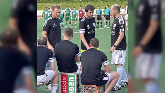 Abteilungssleiter Heiko Lenz (links) und der neue Trainer Markus Brosch (rechts) können jetzt endlich planen: Die Spvgg Nahbolle