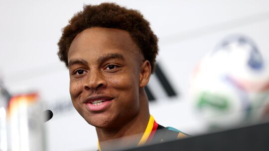 „Ich lag auf der Liege – und war unfassbar am Chillen": Assan Ouédraogo hatte bei einer Pressekonferenz des DFB-Teams kurz vor d