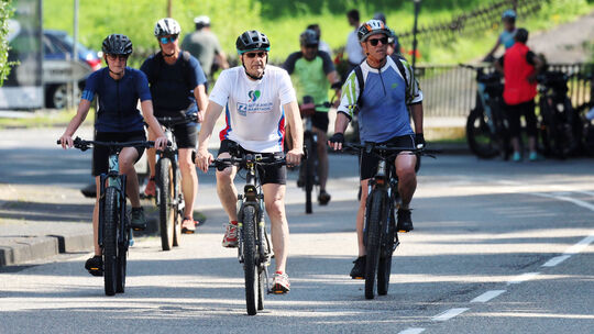 Das Sayntal gehörte ganz den Radfahrern, Inlinern und Wanderern, wie hier in Isenburg.
