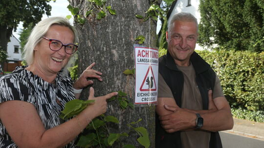 Tina und Guido Weber aus Kottenheim setzen sich fürs das Überleben der Eichhörnchen an Straßen ein.