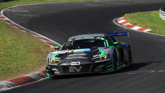 Roland Froese aus Bruchertseifen erlebte mit dem Audi R8 LMS GT3 mit der Nummer 18 ein sprichwörtlich heißes und sehr erfolgreic