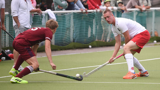 Der Kreuznacher HC hat es geschafft. Das Team von Trainer Alexander Jacob wird auch in der kommenden Saison in der 2. Hockey-Reg Der Kreuznacher HC hat es geschafft. Das Team von Trainer Alexander Jacob wird auch in der kommenden Saison in der 2. Hockey-Reg