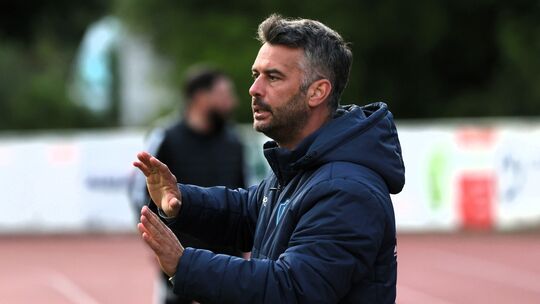 Der HSV Neuwied um Trainer Stefan Fink wird auch in der kommenden Saison in der Bezirksliga spielen. Bislang haben die Neuwieder