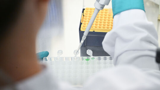 Die Landesregierung will Rheinland-Pfalz als internationalen Biotechnologie-Standort stärken. Doch jüngst gab es einige schlecht