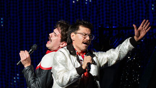 Christoph Gummert und Paul Michael Stiehler singen ein Duett. Warum? Weil's schön ist.