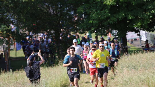 Lennart Schwarz vom TuS Mörschied setzte sich gleich nach dem Start an die Spitze des Feldes des 25-Kilometer-Trails. Am Ende wu