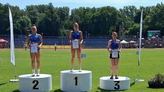 Ganz oben auf dem Treppchen im Koblenzer Stadion Oberwerth: Julia Schinke vom TuS Sohren gewann mit 3,80 Meter das Stabhochsprin