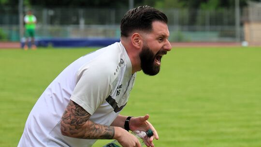 Voller Einsatz auch in der Rheinlandliga: Mayens Trainer Marc Steil, der den TuS zurück ins Verbandsoberhaus führte.