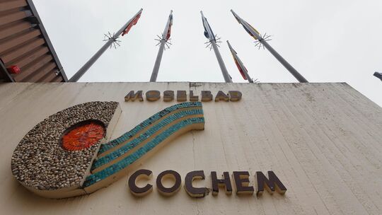 Das Moselbad in Cochem ist in die Jahre gekommen. Nun stimmt der Verbandsgemeinderat über den geplanten Neubau sowie einen Förde