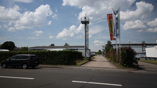 Der Koblenzer Standort Lotz Nutzfahrzeugtechnik liegt im Industriegebiet Kesselheim.