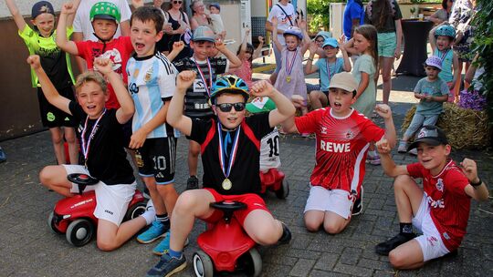 Schon vor dem Start des Bobbycar-Rennens steigt im Fahrerlager die Vorfreude.