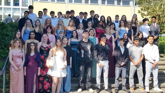 Für sie beginnt nun ein neuer Lebensabschnitt: Insgesamt 55 Schülerinnen und Schüler der neunten und zehnten Klassen wurden mit