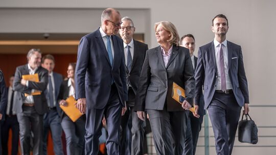 Rentenkommission legt Bericht vor Rentenkommission legt Bericht vor