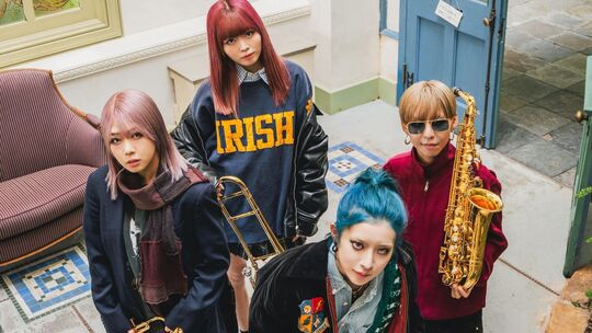 "Bladan" nennen die vier Powerfrauen von MOS den von ihnen erfundenen Stilmix aus Blasorchestermusik und Tanz. Am 25. Juli trete "Bladan" nennen die vier Powerfrauen von MOS den von ihnen erfundenen Stilmix aus Blasorchestermusik und Tanz. Am 25. Juli trete