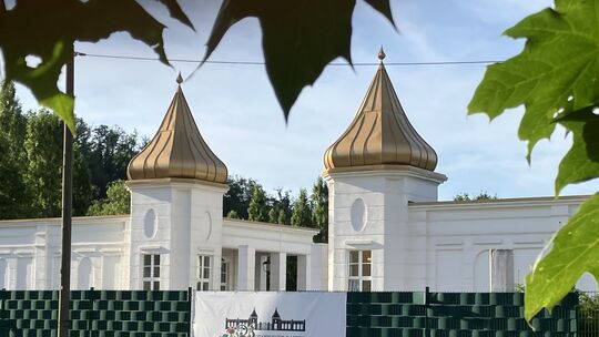Das Eingangsgebäude zum Botanischen Garten wird als Location für Feiern vermietet. Der Lärm, der bei den Feiern verursacht wird,