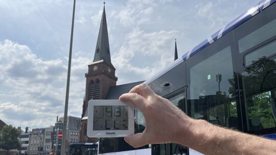 Heiß, heißer, Europaplatz: Mit 48,1 Grad (das Thermometer zeigte zwischenzeitlich 48,2 an) bricht der Busbahnhof seinen Rekord v