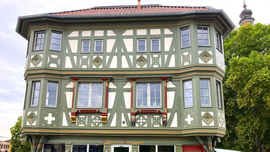Das sanierte Brückenhaus ist für viele Einheimische und Touristen ein echter Hingucker.
