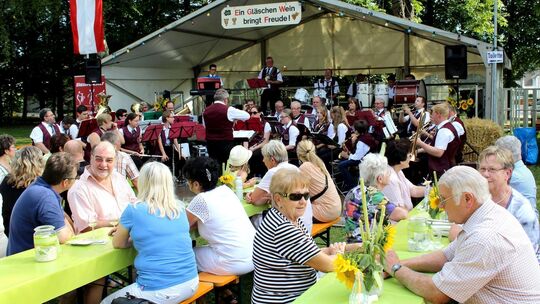 Der Weinmarkt in Emmelshausen ist - wie hier in einem der vergangenen Jahre - immer gut besucht.