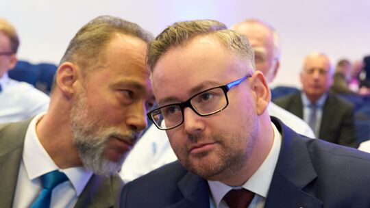 Der AfD-Bundestagsabgeordnete Sebastian Münzenmaier (rechts) will beim AfD-Landesparteitag am Samstag den bisherigen Landeschef