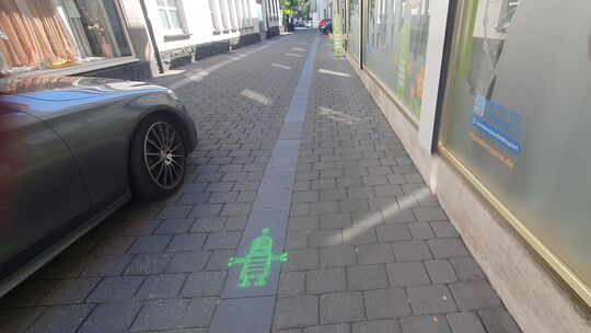Kleine grüne Männchen weisen den Weg ins Mayener Makerspace sowie in den RegioHub.