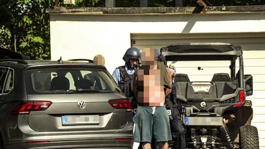Polizeieinsatz im Bereich Otto-Decker-, Wasen- und Ritterstraße: Ein Tatverdächtiger wurde festgenommen. Er soll ein Gewehr bei