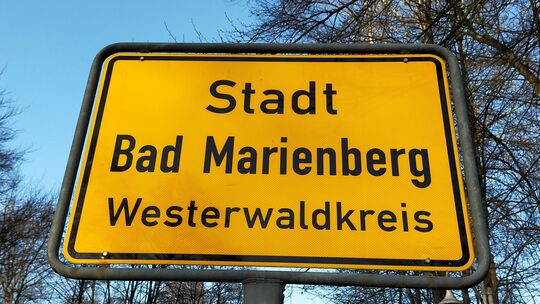 Die Stadt Bad Marienberg wird seit 2014 ehrenamtlich von Stadtbürgermeisterin Sabine Willwacher geführt. Durch dieses kommunalpo