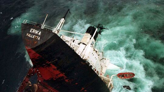 Jahre nach Havarie der Erika - Marine dichet Risse im Wrack