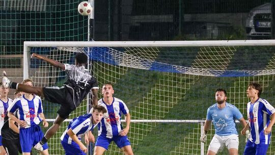 Marius Schröder (im Tor) wird in der kommenden Spielzeit Konkurrenz bekommen, denn mit Tim Teschner wird ein erfahrener Keeper d