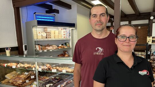 Im Dezember 2020 haben Gabriella Páva und ihr Mann Norbert das „Little Hungary“ an der B9 in Rolandseck eröffnet. Dort gibt es n Im Dezember 2020 haben Gabriella Páva und ihr Mann Norbert das „Little Hungary“ an der B9 in Rolandseck eröffnet. Dort gibt es n