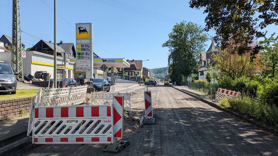 Die Durchfahrt durch Mudersbach ist weiterhin wegen Bauarbeiten gesperrt. Das bekommen die Geschäfte an der B62 deutlich zu spür