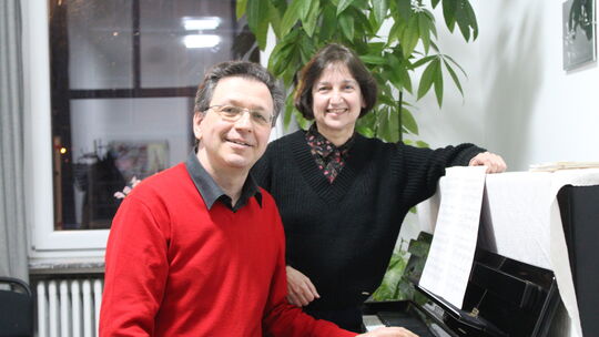 Olga Gunia und Michael Burovik leiten die Emser Musikschule, die 2024 vom Alten Rathaus ins Carl-Heyer-Haus in der Römerstraße 4