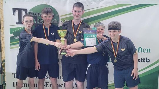 Sie haben es gerockt: Die U15 des Tischtennis-Bundesligisten TTC Zugbrücke Grenzau (von links: Marlon Börner, Zeno Hallmann, Mar