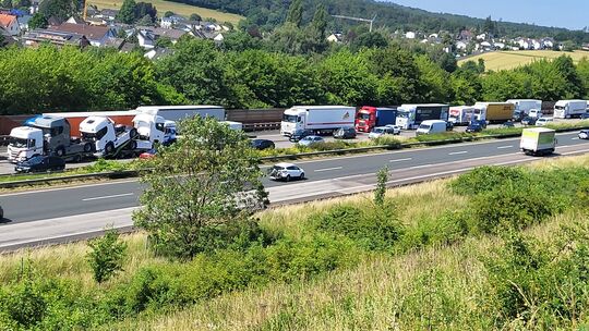Die Verkehrsbehinderungen auf der A3 in Fahrtrichtung Frankfurt bei Heiligenroth werden noch die ganze kommende Nacht anhalten: