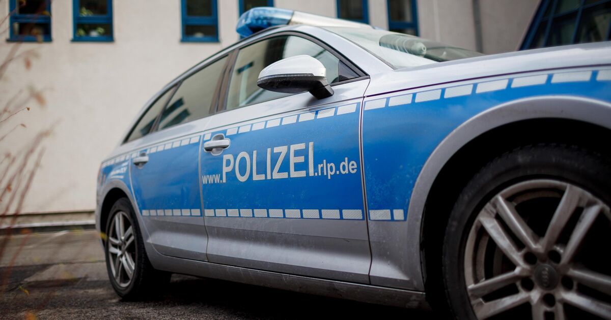 Drei Kinder im Krankenhaus: Unfall auf L 52 bei Laubach: Auto landet im ...