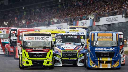 Hochgezüchtete Lkw-Zugmaschinen rasten bereits 2019 beim ADAC-Truck-Grand-Prix über den Nürburgring.