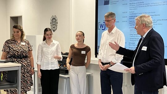 Engagierte Diskussion: Moderiert von Lars Hennemann, Chefredakteur unserer Zeitung (rechts), sprachen (von links) Kathrin Glaser