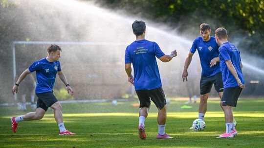 Eine Abkühlung gab es während des Trainings der TuS Koblenz - und die wurde bei Temperaturen jenseits der 30-Grad-Marke sicherli