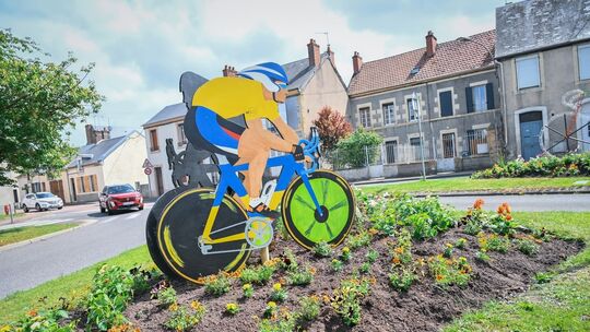 Decize freut sich auf die Tour de France im Juli: Die Partnerstadt von Betzdorf feiert das Ereignis mit einer Skulptur im Ort.