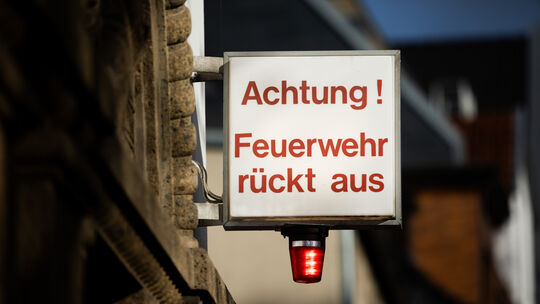 Eigentlich ist die Feuerwehr fürs Löschen zuständig - diesen ehemaligen Feuerwehrmann trieb seine Fasziantion vom Feuer aber zu