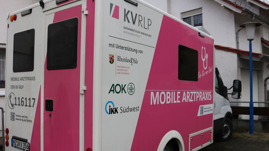 In Odernheim war die Mobile Hausarztpraxis der Kassenärztlichen Vereinigung Anfang 2025 im Einsatz.