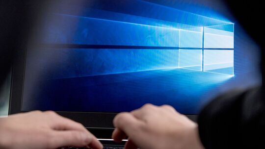 Das Windows-10-Logo auf einem PC
