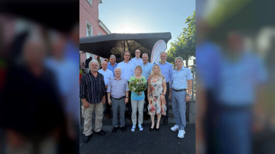 Vorstand und Aufsichtsrat der Volksbank Hamm zusammen mit vier der insgesamt 20 Jubilare, die bei der diesjährigen Generalversam