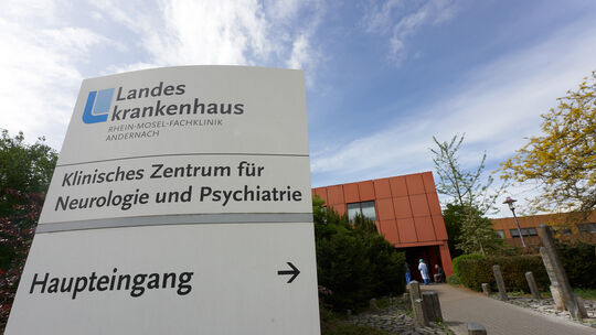 Die Rhein-Mosel-Fachklinik in Andernach ist eine der größten Einrichtungen des Landeskrankenhauses. Der landeseigene Krankenhaus