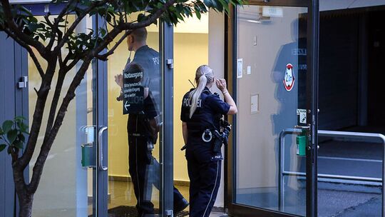 Unbekannte Frau nimmt Neugeborenes aus Krankenhaus mit