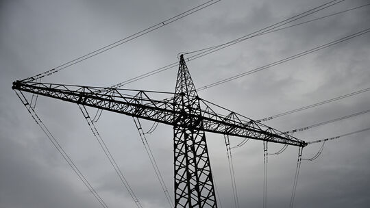Am Samstagabend fällt in Nahbollenbach für mehrere Stunden der Strom aus. Grund war ein Brand in einem Trafo-Häuschen.